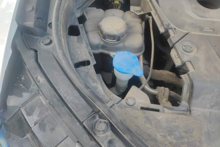 Used Wey VV6 2021 2.0T Two-Wheel Drive Smart Protection+ Engine Bay Right