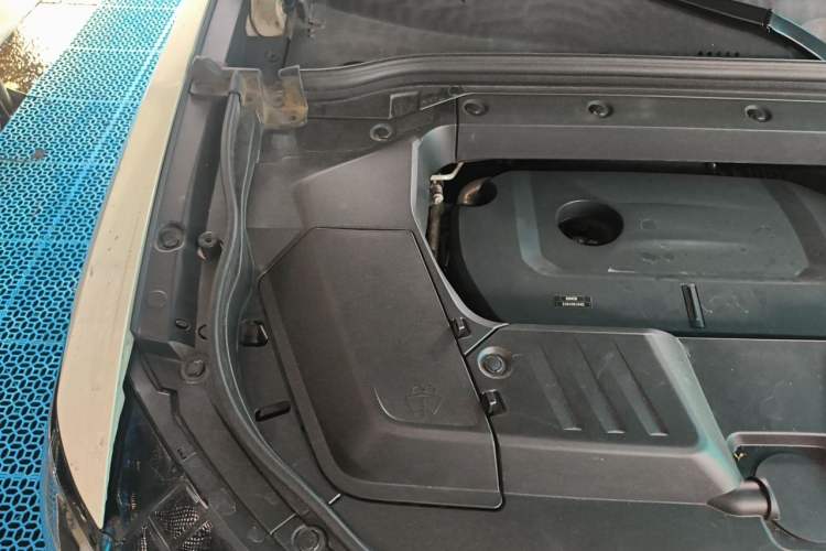 Used Wey VV6 2021 2.0T Two-Wheel Drive Smart Plus Engine Bay Right