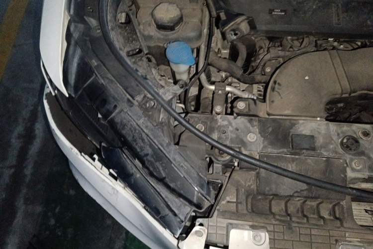 Used Wey VV6 2021 2.0T Two-Wheel Drive Smart Plus Engine Bay Right