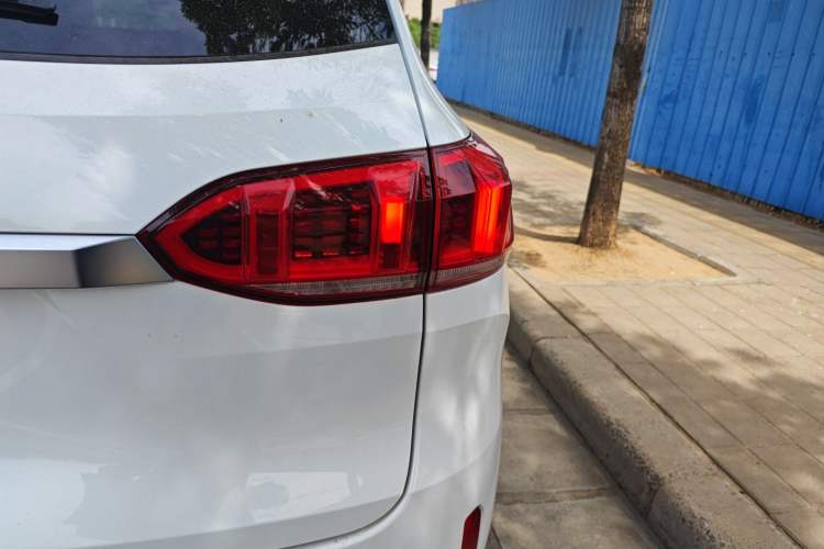 Used Wey VV6 2021 2.0T Two-Wheel Drive Smart Protection+ Exterior 2