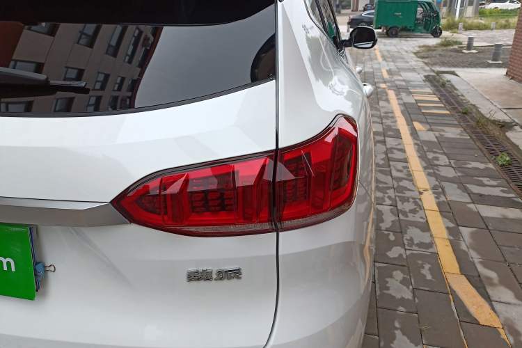 Used Wey VV6 2021 2.0T Two-Wheel Drive Smart Protection+ Exterior 6