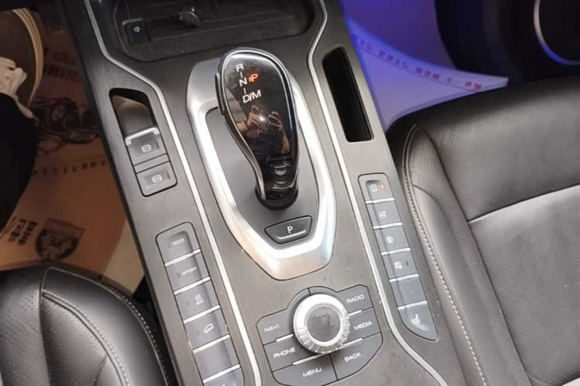 Used Wey VV6 2021 2.0T Two-Wheel Drive Smart Plus Gear Lever