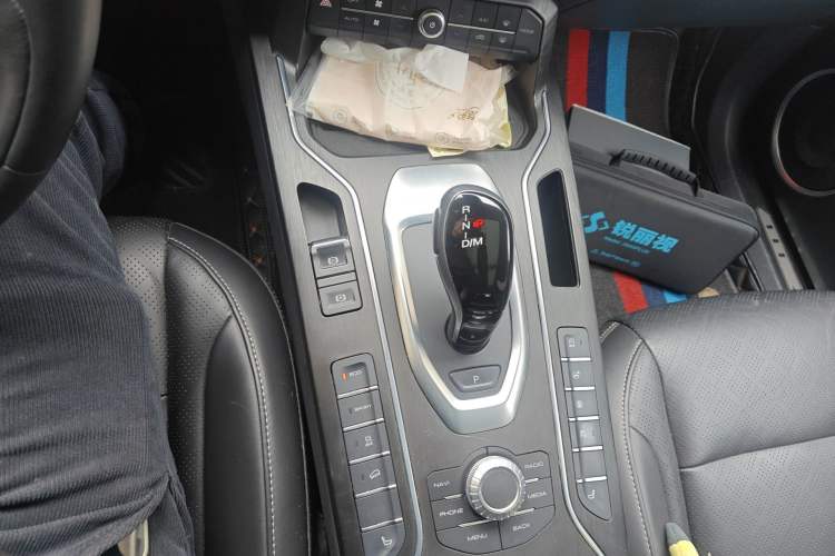 Used Wey VV6 2021 2.0T Two-Wheel Drive Smart Plus Gear Lever