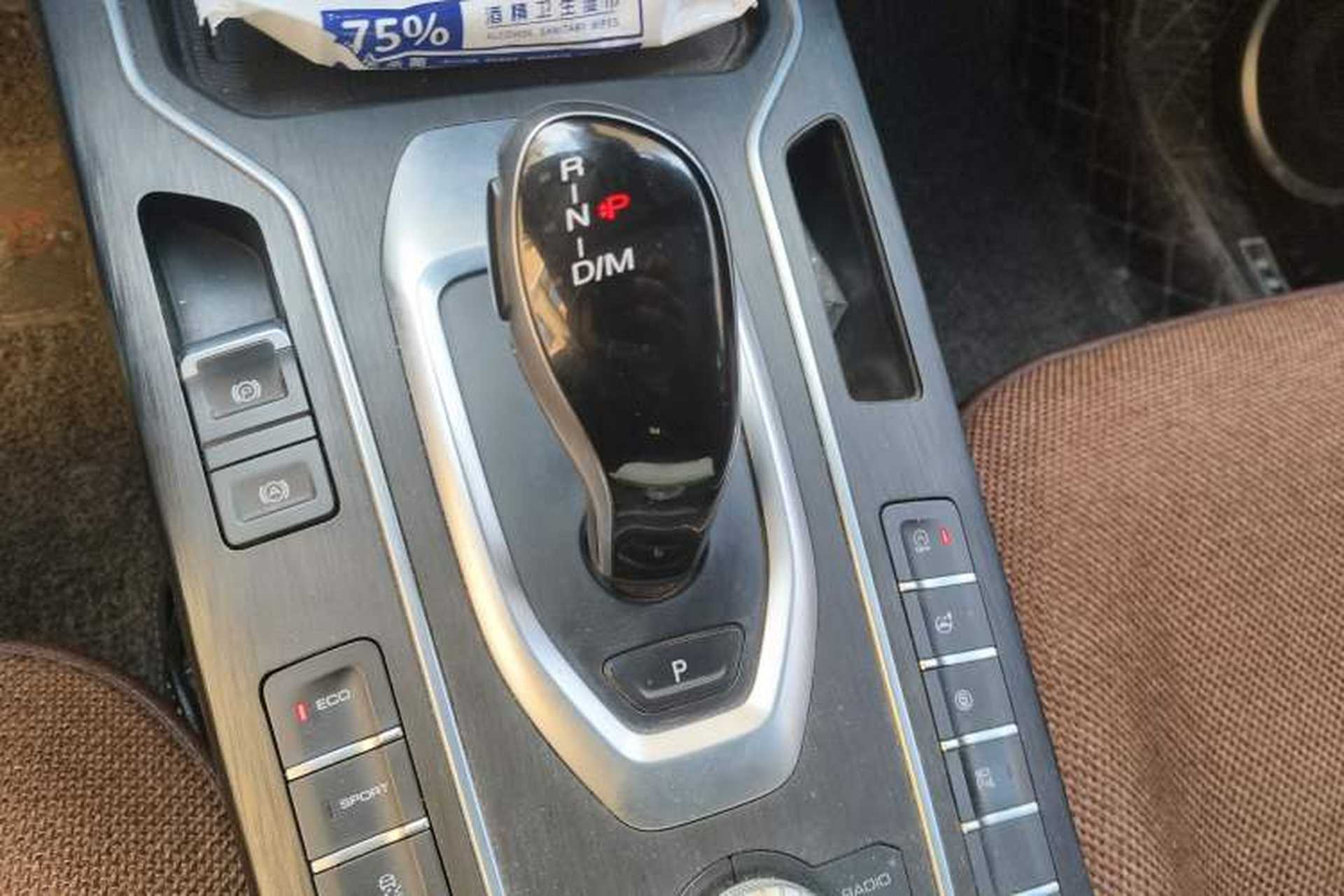 Used Wey VV6 2021 2.0T Two-Wheel Drive Smart Plus Gear Lever