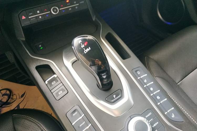 Used Wey VV6 2021 2.0T Two-Wheel Drive Smart Plus Gear Lever