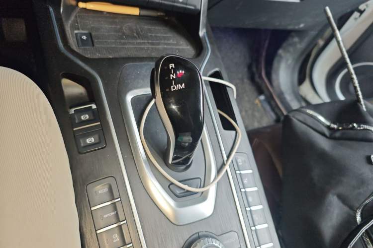 Used Wey VV6 2021 2.0T Two-Wheel Drive Smart Plus Gear Lever