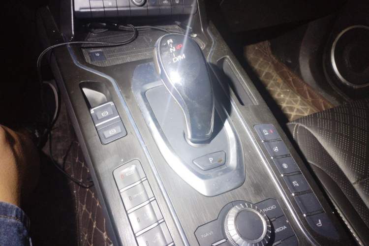 Used Wey VV6 2021 2.0T Two-Wheel Drive Smart Plus Gear Lever