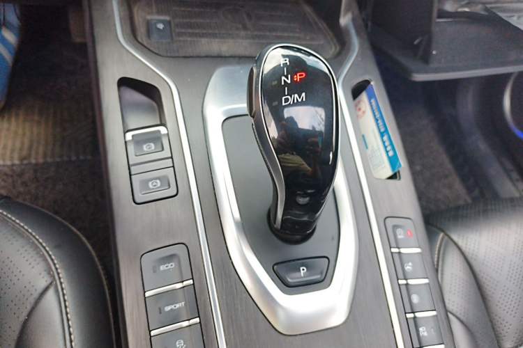 Used Wey VV6 2021 2.0T Two-Wheel Drive Smart Plus Gear Lever