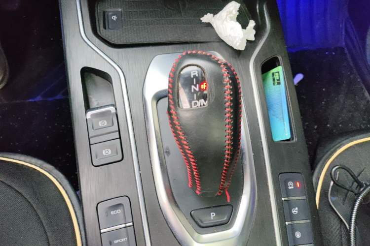 Used Wey VV6 2021 2.0T Two-Wheel Drive Smart Plus Gear Lever