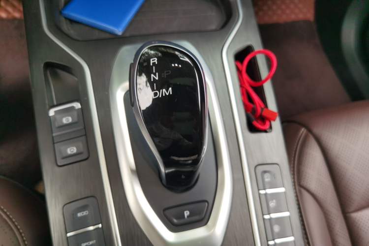 Used Wey VV6 2021 2.0T Two-Wheel Drive Smart Plus Gear Lever