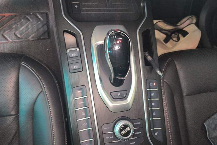 Used Wey VV6 2021 2.0T Two-Wheel Drive Smart Plus Gear Lever