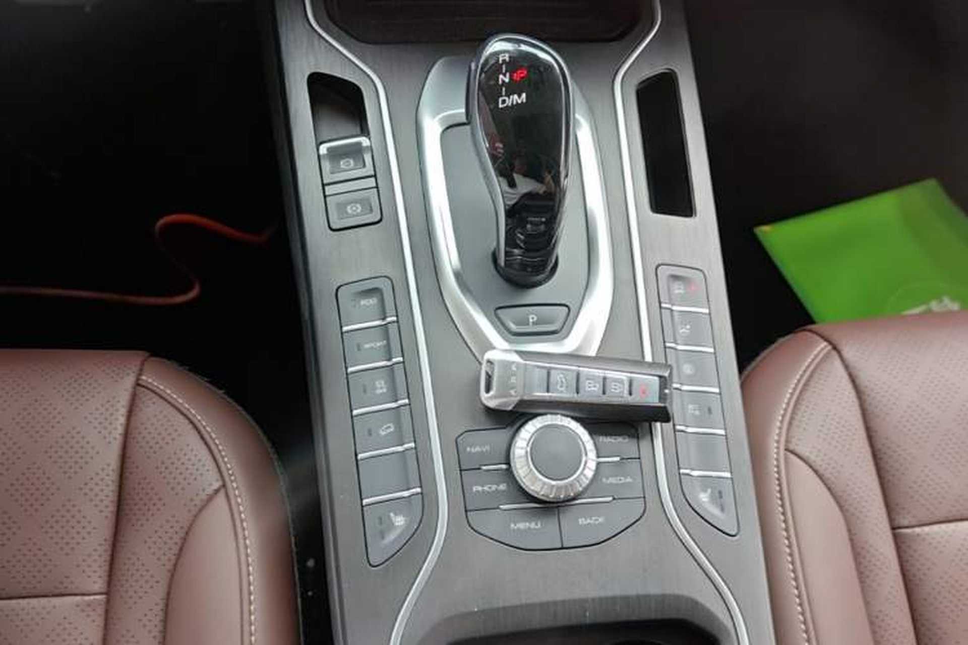 Used Wey VV6 2021 2.0T Two-Wheel-Drive Child-Care Edition Gear Lever