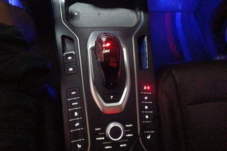 Used Wey VV6 2021 2.0T Two-Wheel Drive Smart Plus Gear Lever
