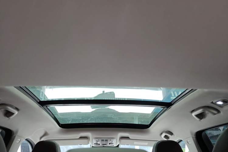 Used Wey VV6 2021 2.0T Two-Wheel-Drive Child-Care Edition Headliner