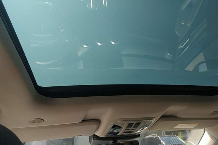 Used Wey VV6 2021 2.0T Two-Wheel Drive Smart Plus Headliner