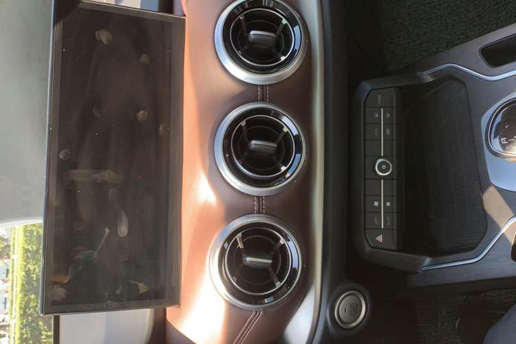 Used Wey VV6 2021 2.0T Two-Wheel Drive Smart Protection+ Interior 2