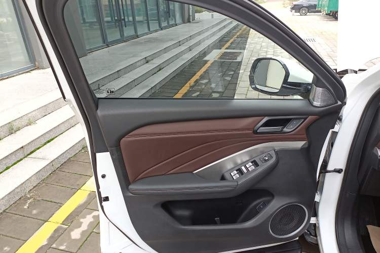 Used Wey VV6 2021 2.0T Two-Wheel Drive Smart Protection+ Interior 7
