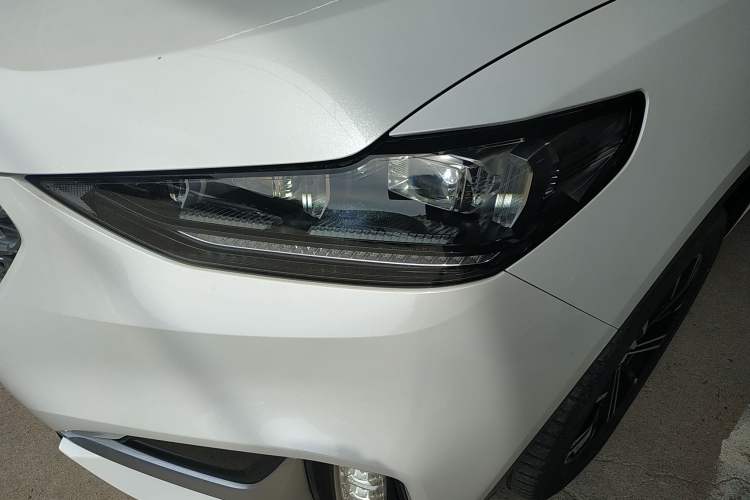 Used Wey VV6 2021 2.0T Two-Wheel Drive Smart Plus Left Front Headlight