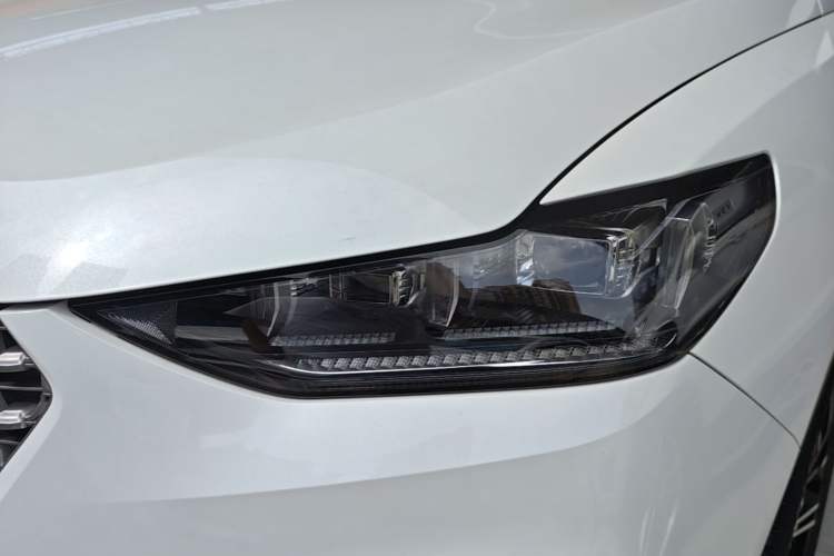 Used Wey VV6 2021 2.0T Two-Wheel-Drive Child-Care Edition Left Front Headlight