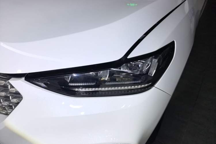 Used Wey VV6 2021 2.0T Two-Wheel Drive Smart Protection+ Left Front Headlight