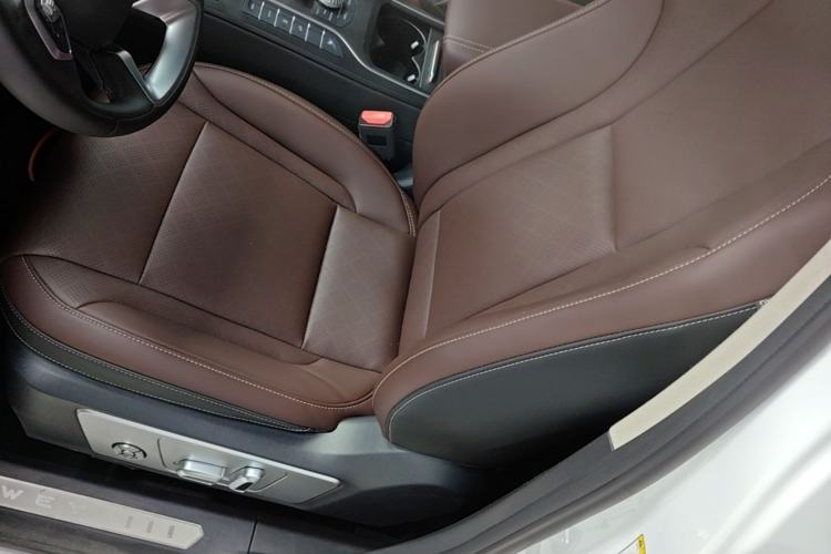 Used Wey VV6 2021 2.0T Two-Wheel-Drive Child-Care Edition Left Front Seat