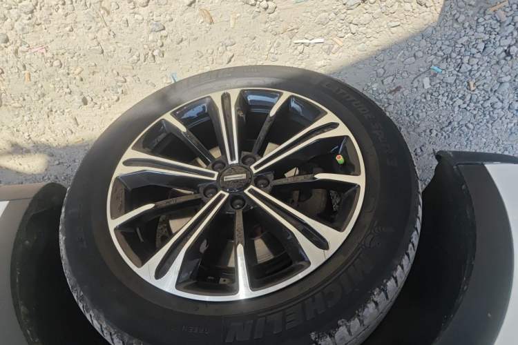 Used Wey VV6 2021 2.0T Two-Wheel Drive Smart Protection+ Left Front Wheel Hub