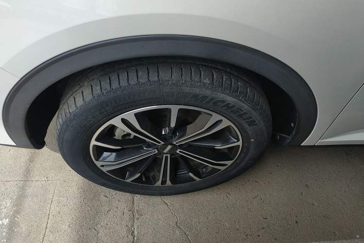 Used Wey VV6 2021 2.0T Two-Wheel Drive Smart Plus Left Front Wheel Hub