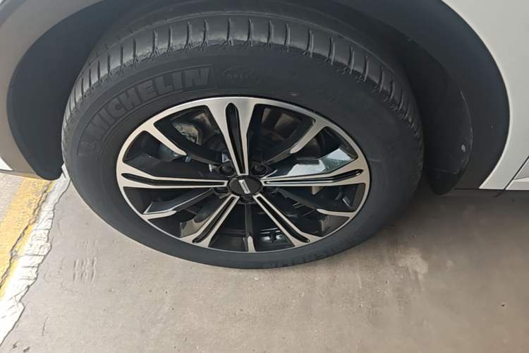 Used Wey VV6 2021 2.0T Two-Wheel Drive Smart Plus Left Front Wheel Hub