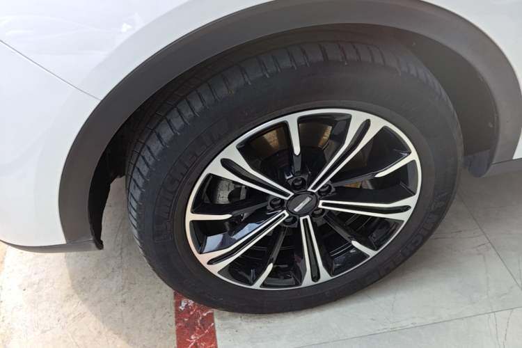 Used Wey VV6 2021 2.0T Two-Wheel-Drive Child-Care Edition Left Front Wheel Hub