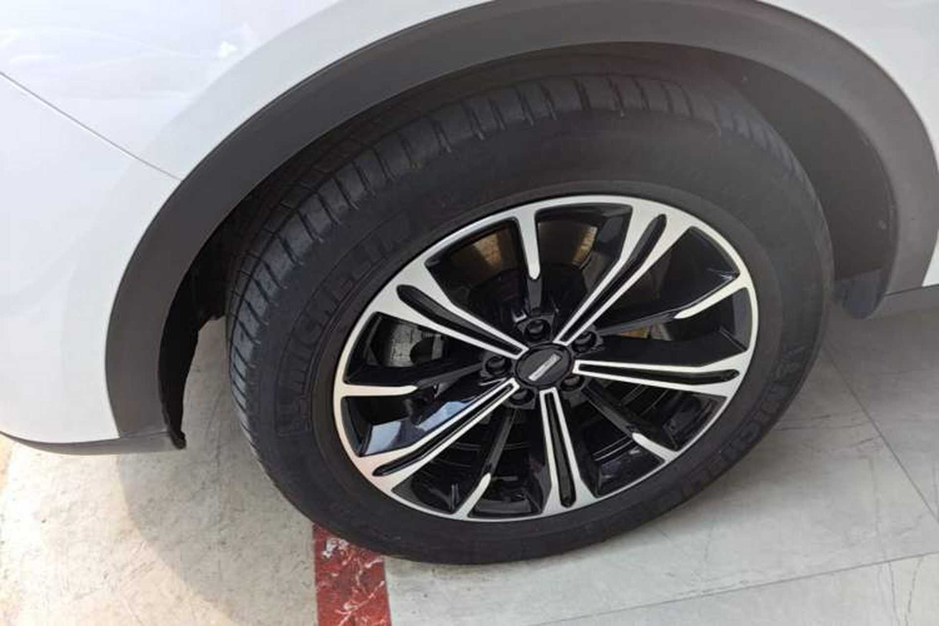 Used Wey VV6 2021 2.0T Two-Wheel-Drive Child-Care Edition Left Front Wheel Hub