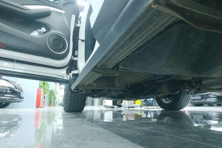Used Wey VV6 2021 2.0T Two-Wheel Drive Smart Protection+ Left Side Sill