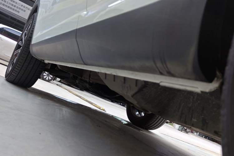 Used Wey VV6 2021 2.0T Two-Wheel-Drive Child-Care Edition Left Side Sill