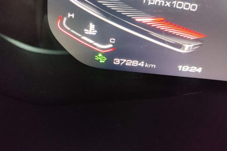 Used Wey VV6 2021 2.0T Two-Wheel Drive Smart Plus Odometer Close Up