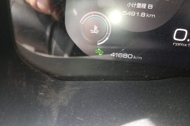 Used Wey VV6 2021 2.0T All-Wheel Drive Zhiyu+ Odometer Close Up