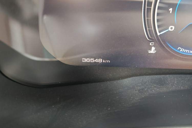 Used Wey VV6 2021 2.0T Two-Wheel Drive Smart Plus Odometer Close Up