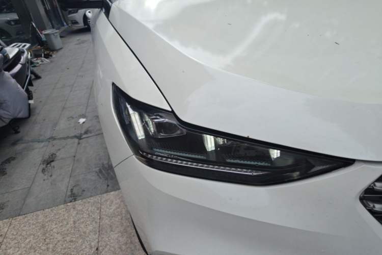 Used Wey VV6 2021 2.0T Two-Wheel Drive Smart Plus Right Front Headlight