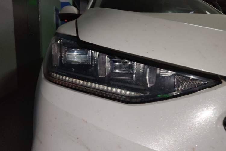 Used Wey VV6 2021 2.0T Two-Wheel Drive Smart Plus Right Front Headlight
