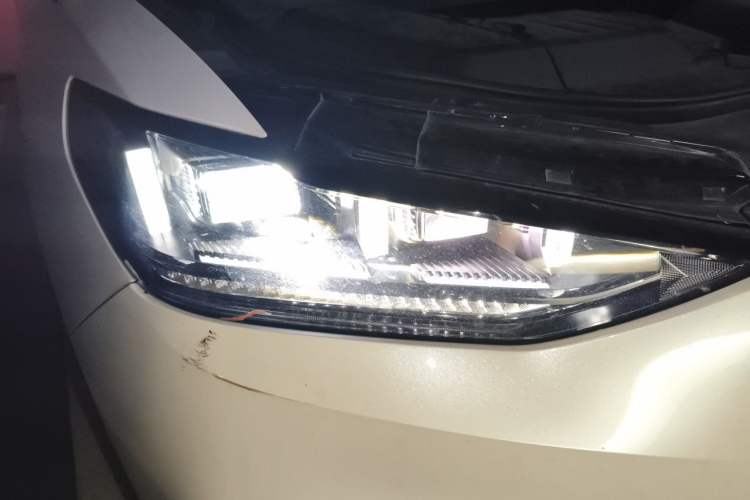 Used Wey VV6 2021 2.0T Two-Wheel Drive Smart Protection+ Right Front Headlight