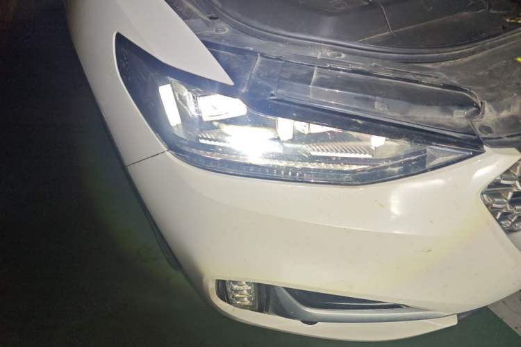 Used Wey VV6 2021 2.0T Two-Wheel Drive Smart Plus Right Front Headlight