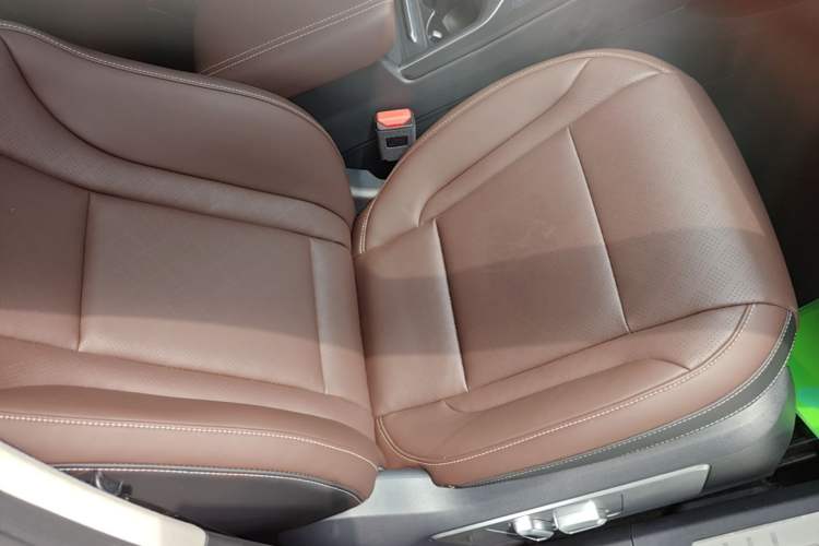 Used Wey VV6 2021 2.0T Two-Wheel-Drive Child-Care Edition Right Front Seat