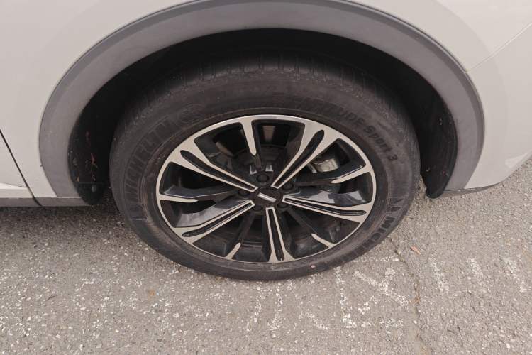 Used Wey VV6 2021 2.0T Two-Wheel Drive Smart Plus Right Front Wheel Hub