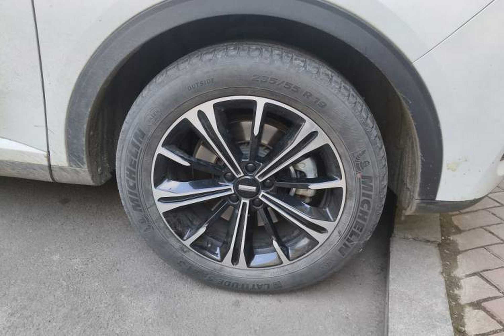 Used Wey VV6 2021 2.0T Two-Wheel Drive Smart Plus Right Front Wheel Hub
