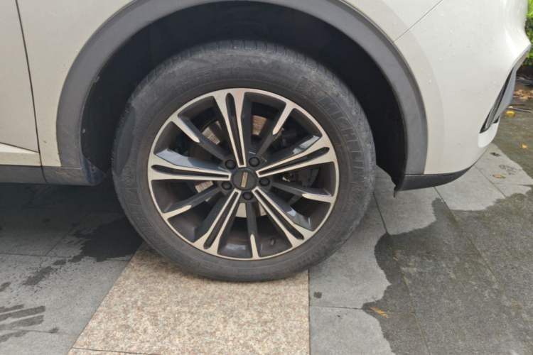 Used Wey VV6 2021 2.0T Two-Wheel Drive Smart Plus Right Front Wheel Hub