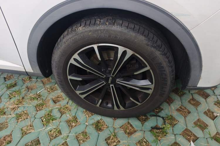 Used Wey VV6 2021 2.0T Two-Wheel Drive Smart Plus Right Front Wheel Hub