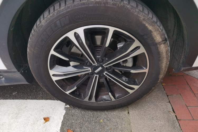 Used Wey VV6 2021 2.0T Two-Wheel Drive Smart Plus Right Front Wheel Hub