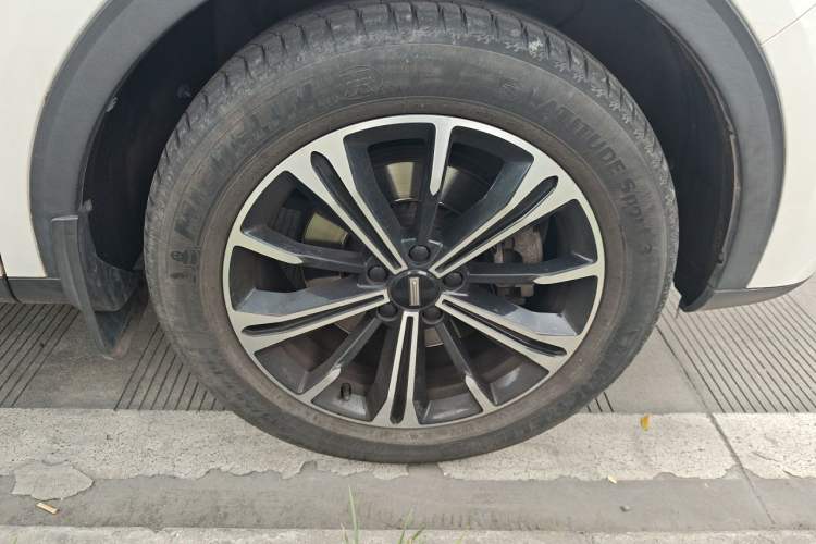 Used Wey VV6 2021 2.0T Two-Wheel Drive Smart Plus Right Front Wheel Hub