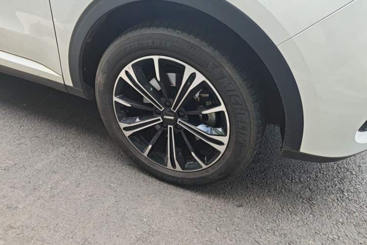 Used Wey VV6 2021 2.0T Two-Wheel Drive Smart Plus Right Front Wheel Hub