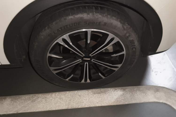 Used Wey VV6 2021 2.0T Two-Wheel Drive Smart Protection+ Right Front Wheel Hub