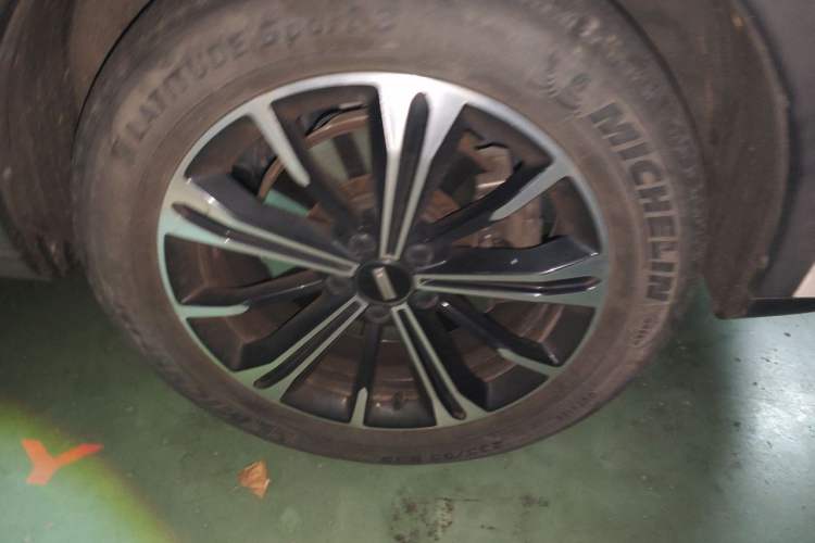 Used Wey VV6 2021 2.0T Two-Wheel Drive Smart Plus Right Front Wheel Hub