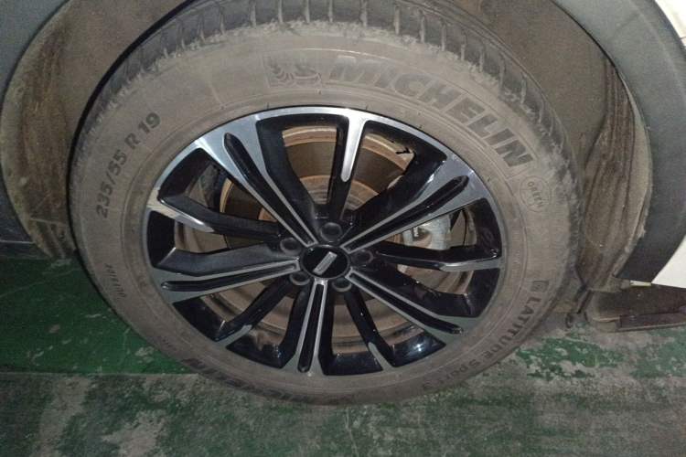 Used Wey VV6 2021 2.0T Two-Wheel Drive Smart Plus Right Front Wheel Hub